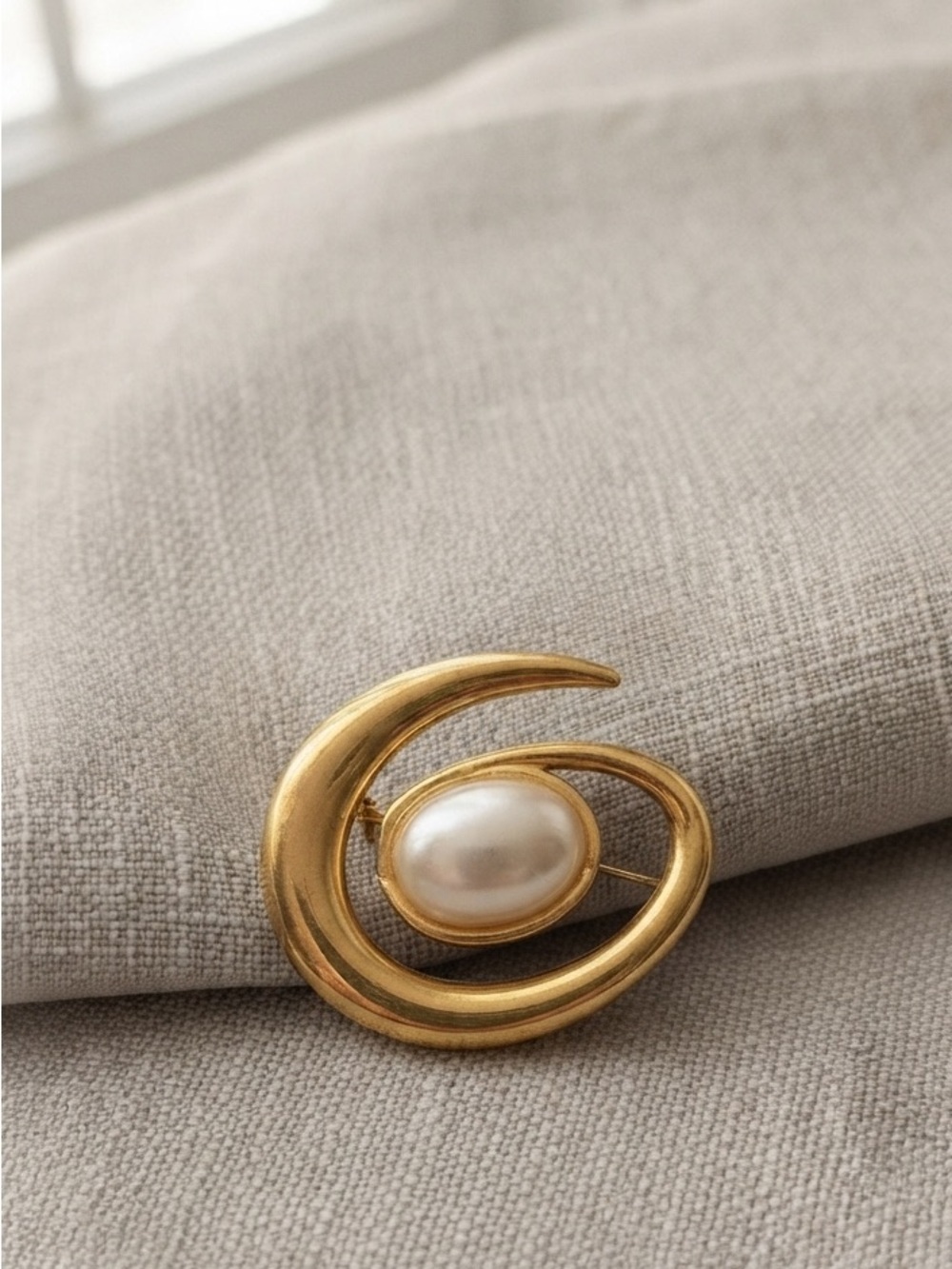 Vintage Monet Signed Gold Tone Faux Pearl Swirl Brooch Pin